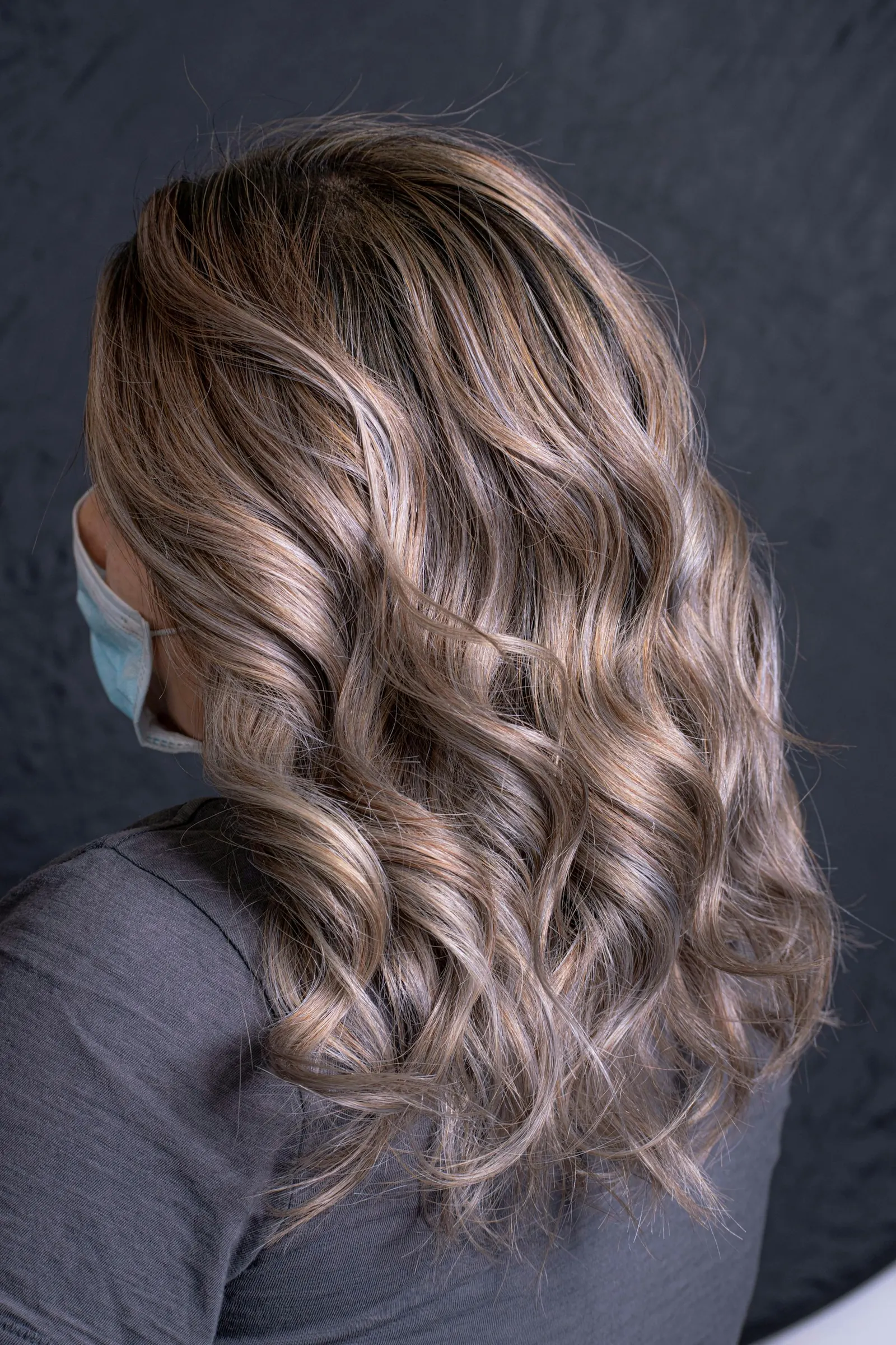 Bronde waves with soft highlights