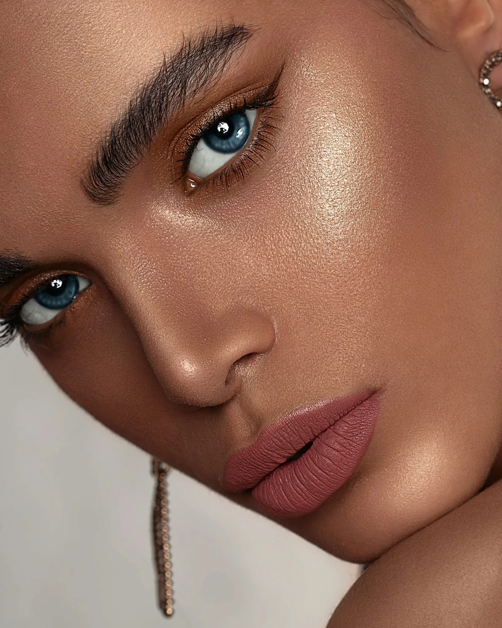 Glowing, natural makeup look