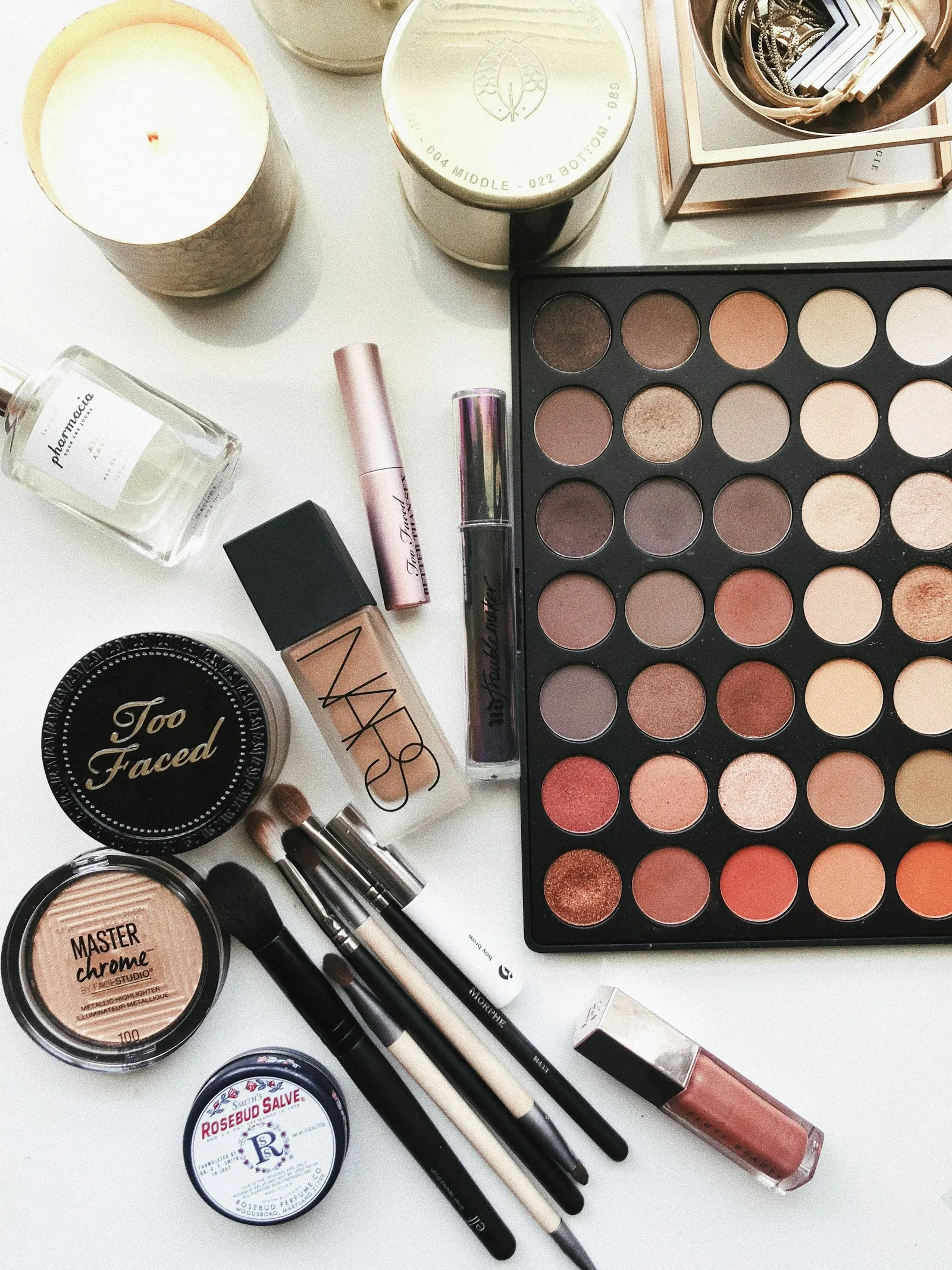 Eyeshadow palette, brushes and cosmetics