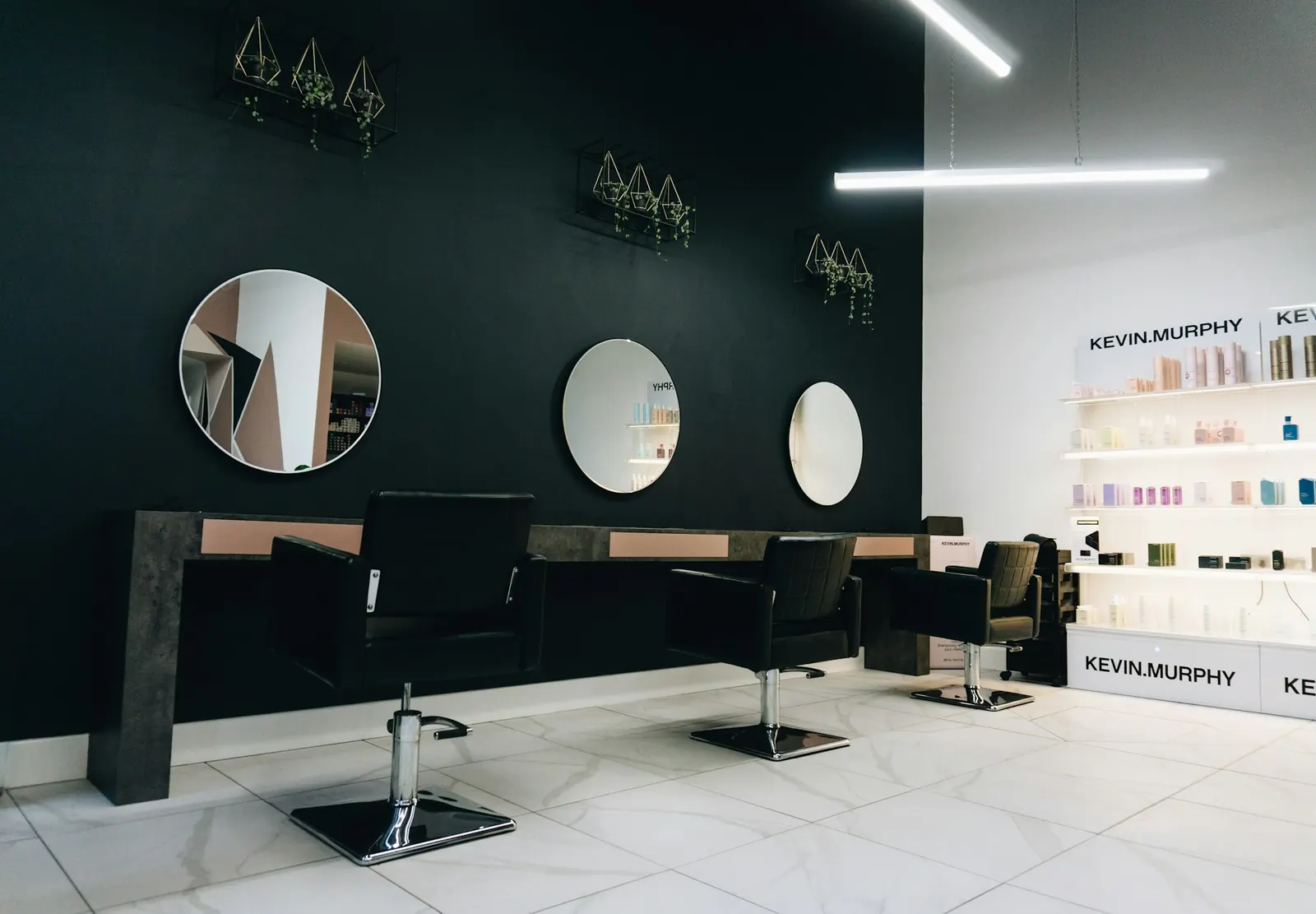 Styling stations with round mirrors